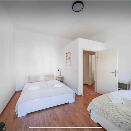 Apartments Next To Schoenbrunn Wina Bagian luar foto